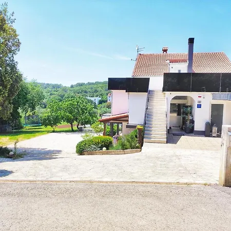 Sa Pogledom Na 아파트 풀라