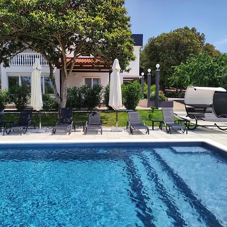 Sa Pogledom Na * Pula