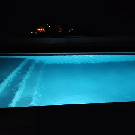 Sa Pogledom Na *