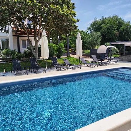 Lejlighed Sa Pogledom Na Pula