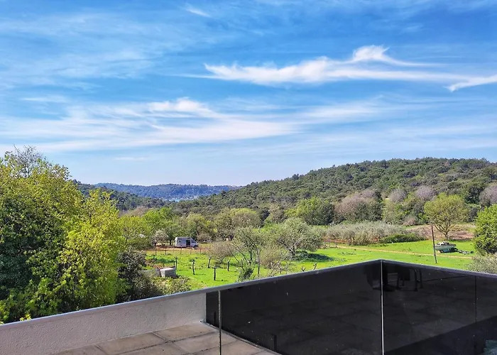 Sa Pogledom Na * Pula