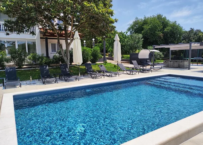 Apartment Sa Pogledom Na Pula